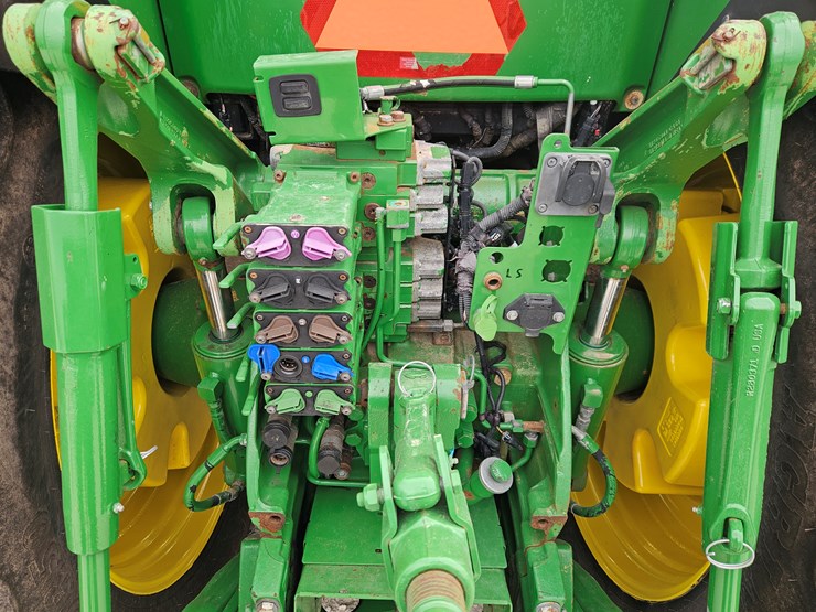 2014-john-deere-8345r-image-11