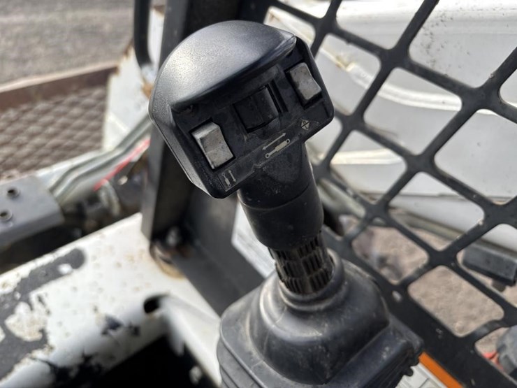 2012-bobcat-s175-image-24