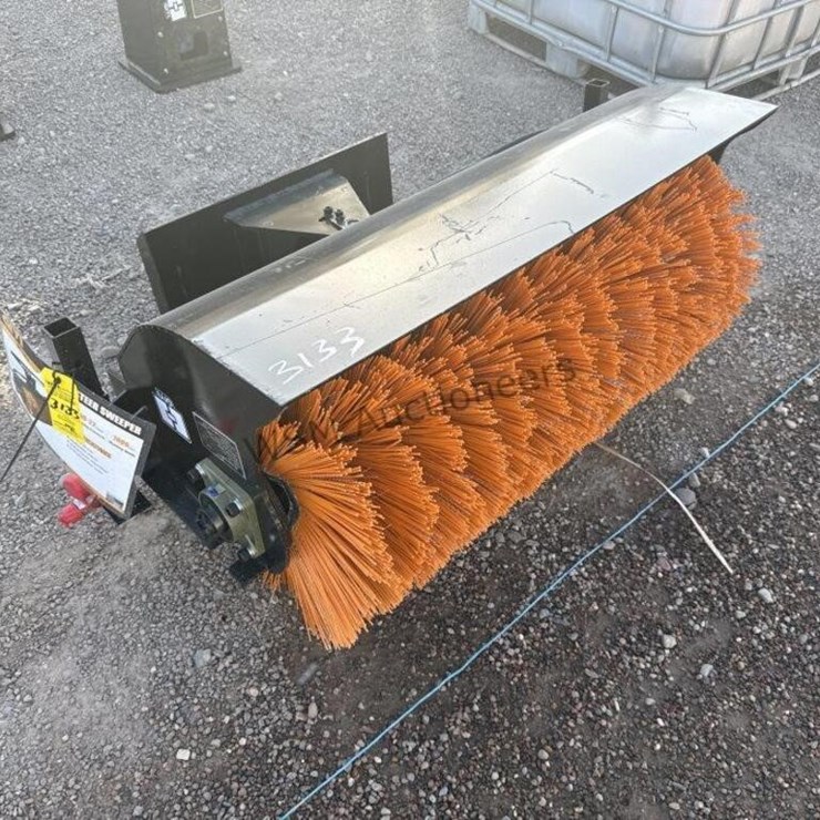 2025 GIYI QSJ SWEEPER FOR STAND UP SKID STEER