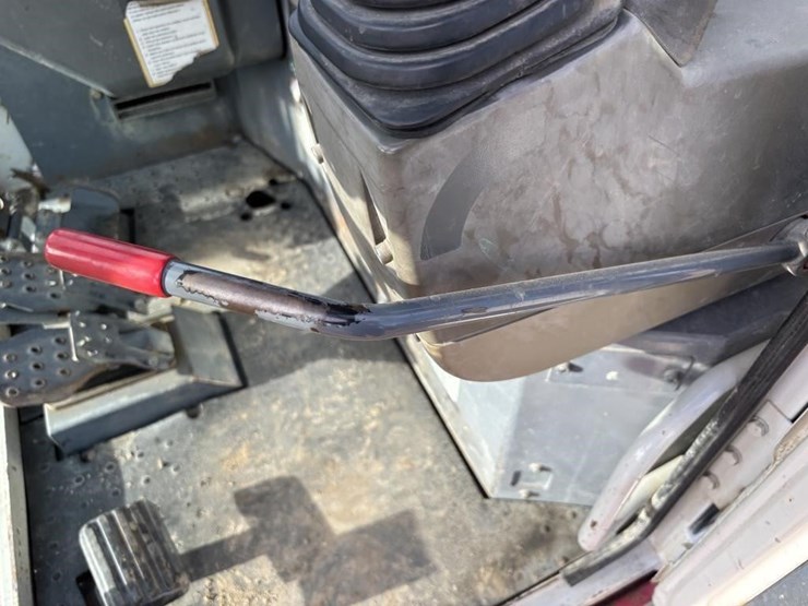 2012-takeuchi-tb180fr-image-32