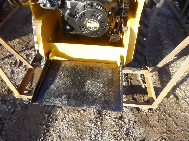 2025-agt-mx-mrt14-skid-steer-track-loader-image-11