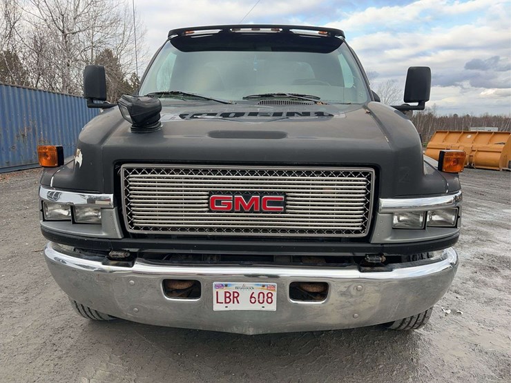 2005-gmc-topkick-c5500-image-2