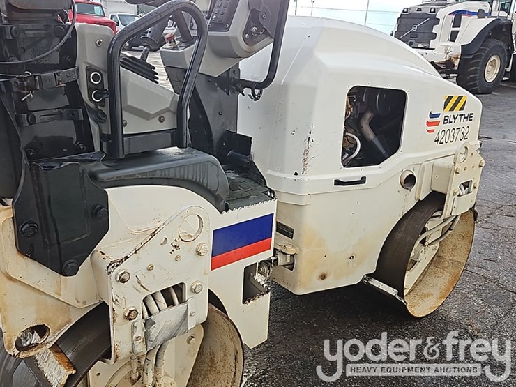 2014-caterpillar-cb24b-image-20