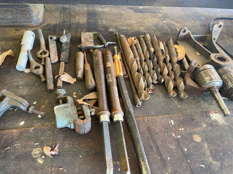 bench-top-lathe-on-table-110-volt-image-4