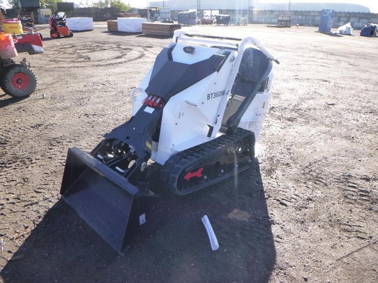 2025-bison-tele-bt360w-skid-steer-track-loader-image-1