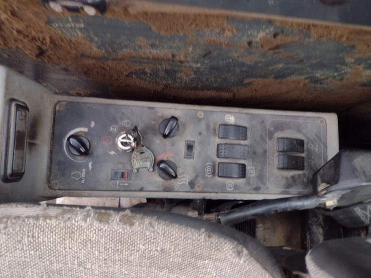 2005-gradall-xl3300-image-10