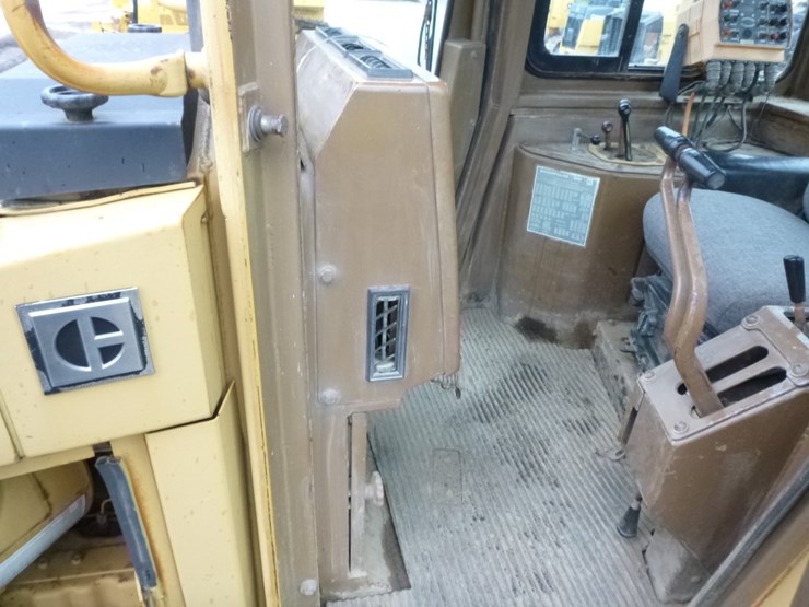 caterpillar-d6h-image-15