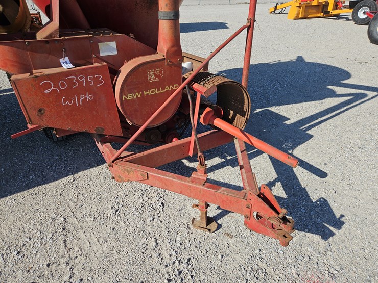 new-holland-352-image-2