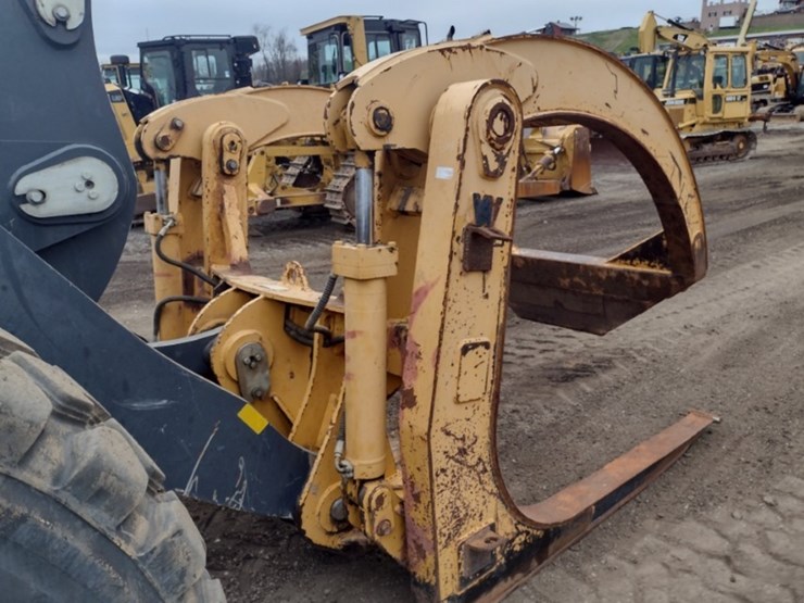 19-deere-824k-image-19