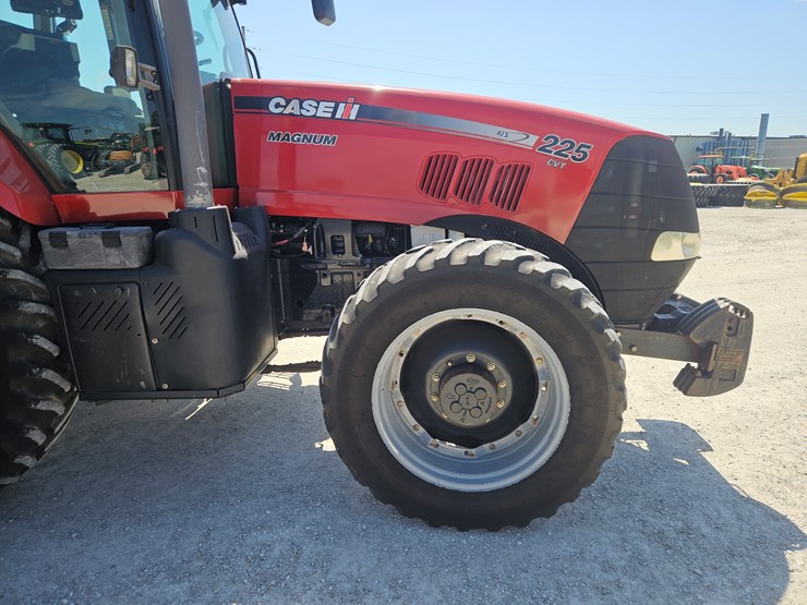 2011-case-ih-magnum-225-image-18