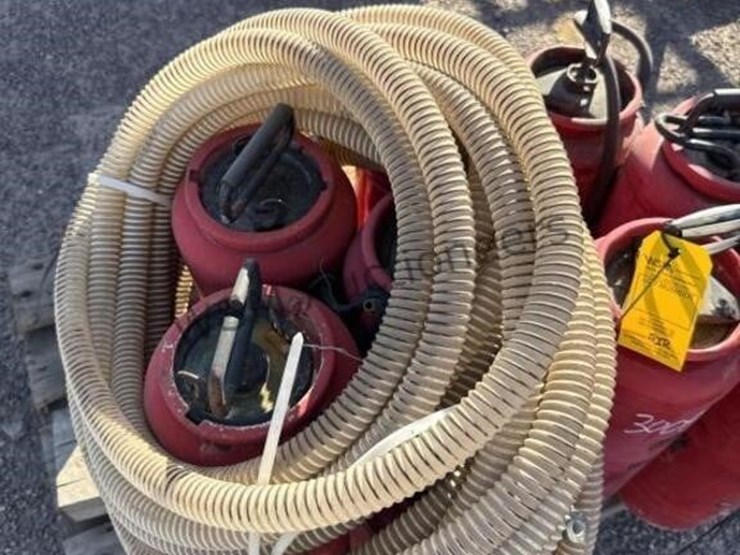 pallet-of-misc-sprayers-and-hose-image-7