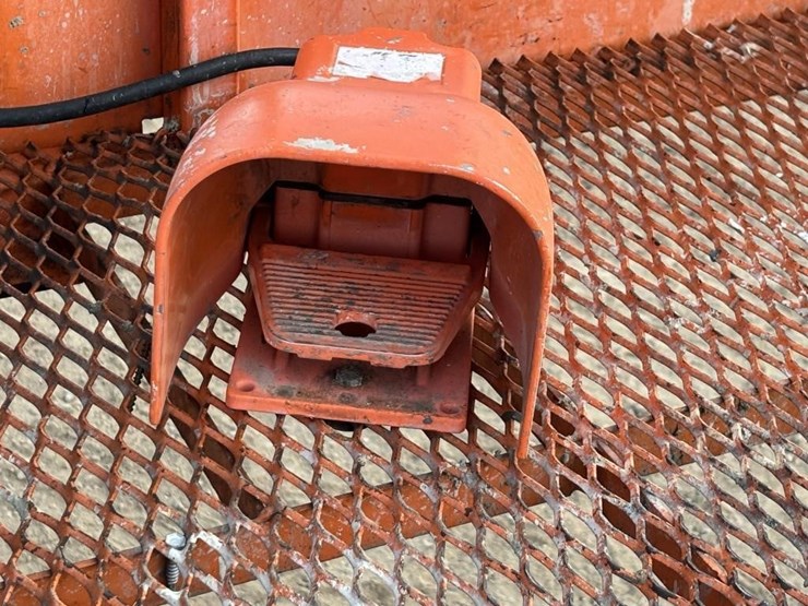 2013-jlg-400s-image-12