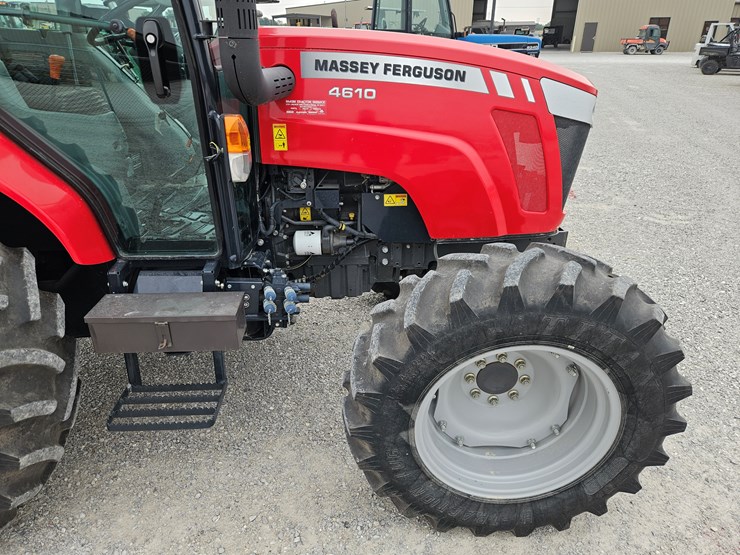 2014-massey-ferguson-4610-image-18