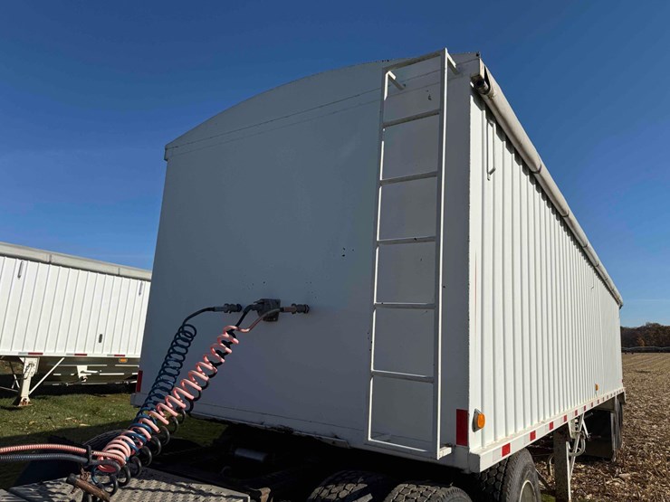 agri-trader-hopper-bottom-image-6