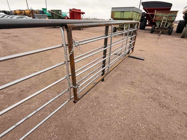 24-ft.-free-standing-panel-with-12-ft.-gate-image-2