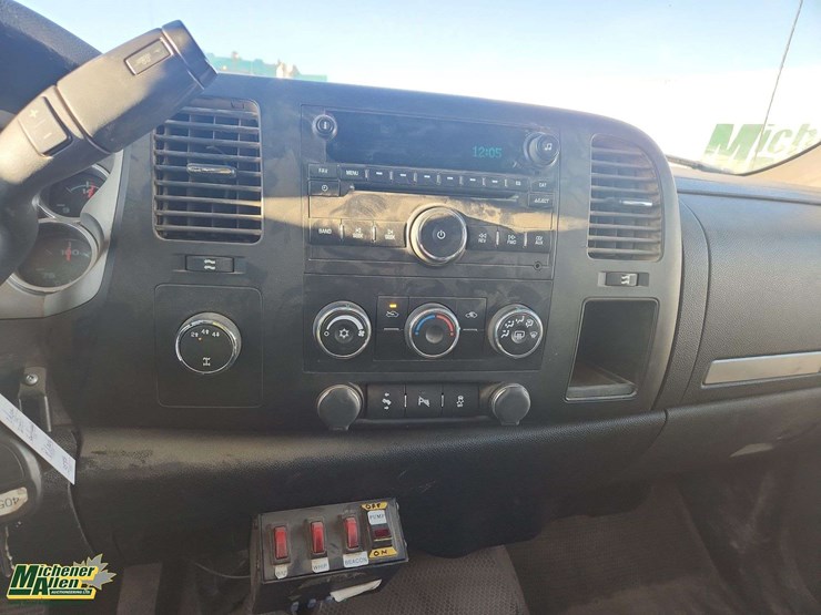 2013-chevrolet-silverado-2500hd-lt-image-15