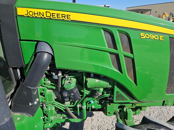 2019-john-deere-5090e-image-5
