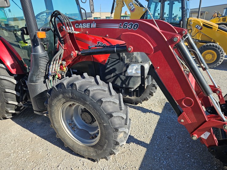 case-ih-farmall-120c-image-23