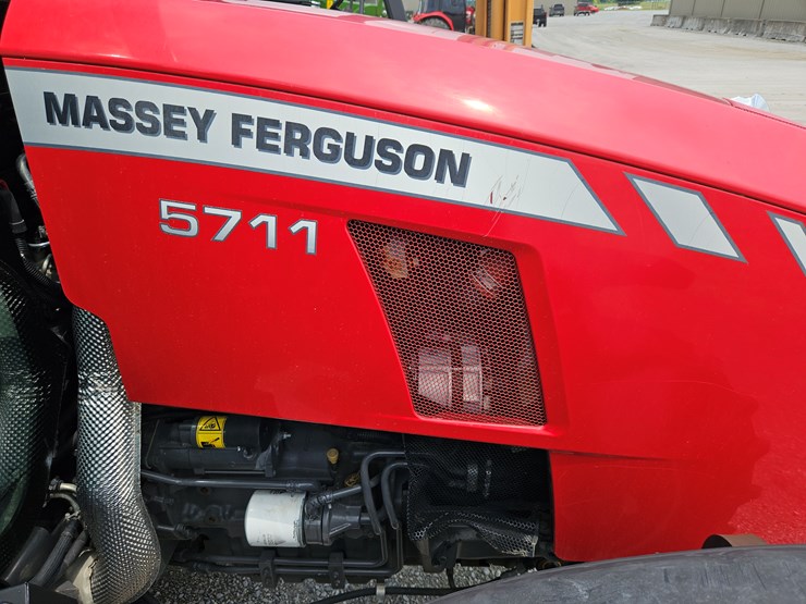 2018-massey-ferguson-5711-image-4
