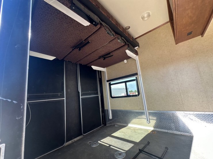 2013-xlr-thunderbolt-35x14-5th-wheel-camper-image-14