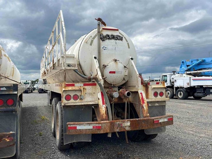 2011-jack-county-130-bbl-vacuum-trailer-image-4