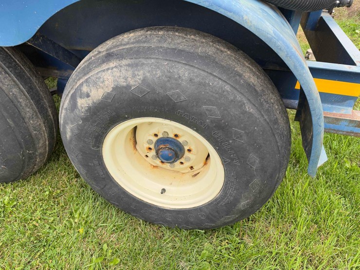 1200-gal-duo-lift-tandem-nurse-trailer-image-5