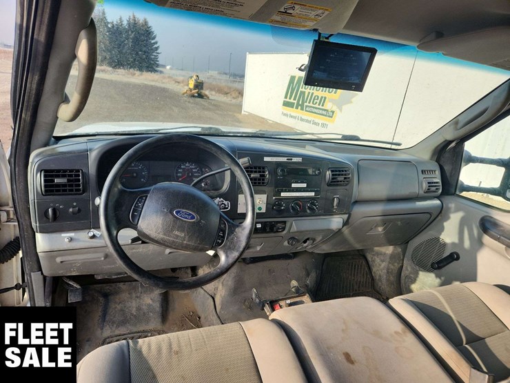 2006-ford-f550-image-13