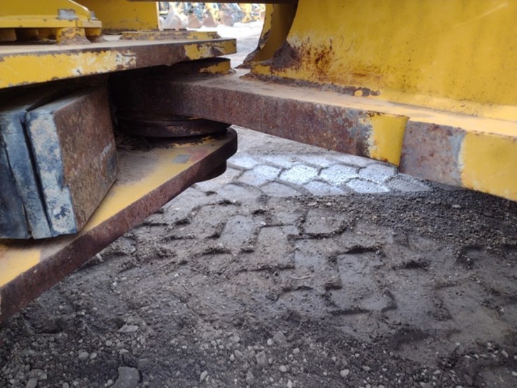 19-deere-824k-image-34