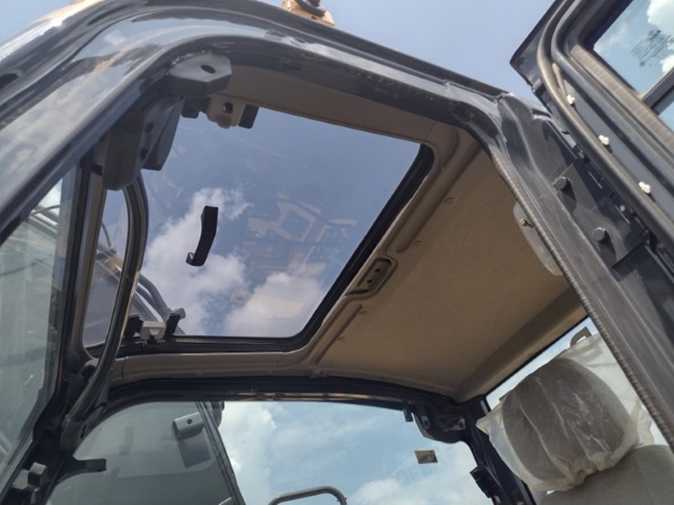 2019-deere-135g-image-14