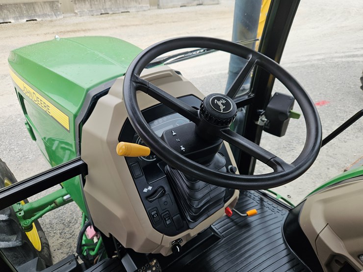 2017-john-deere-6120e-image-9