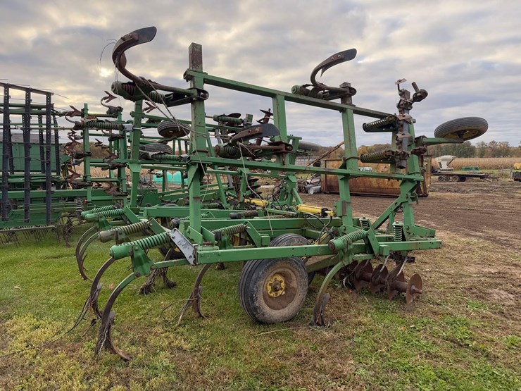 17-shank-john-deere-disc-chisel-image-4