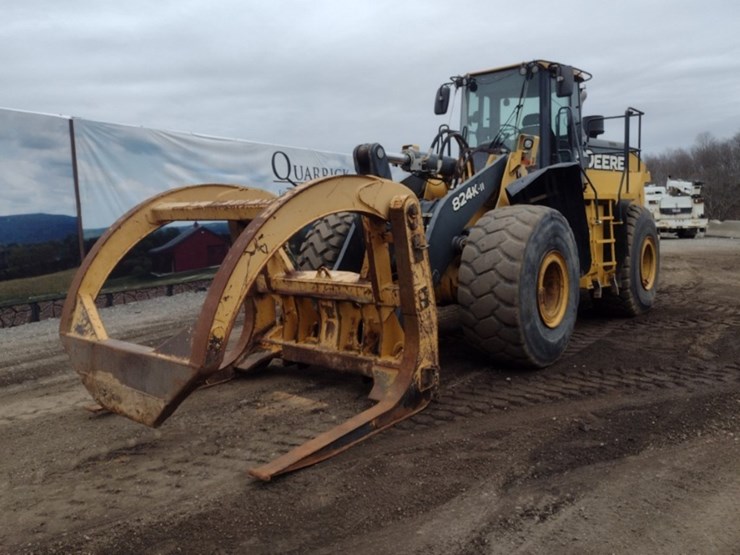 19-deere-824k-image-36