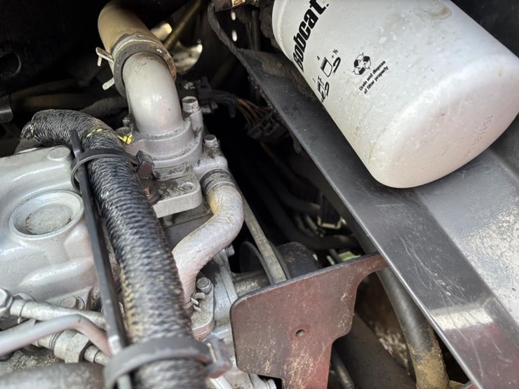 2012-bobcat-s175-image-39