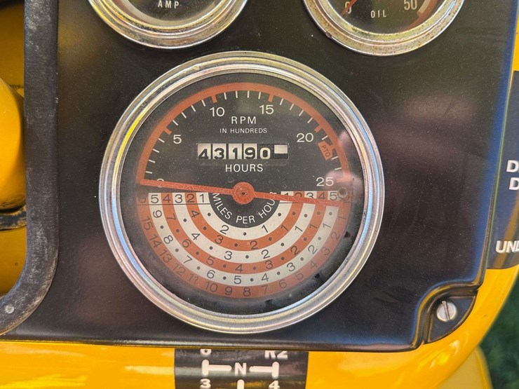 minneapolis-moline-g750-image-51