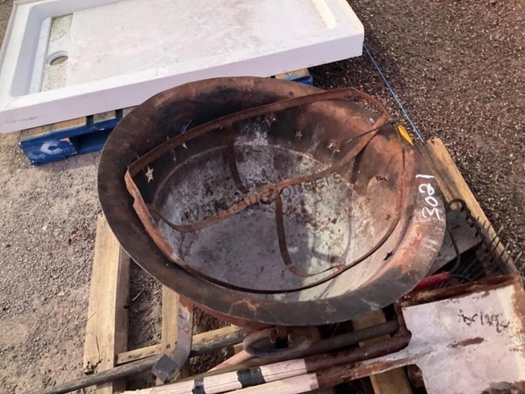 pallet-of-asst-yard-tools-&-fire-pit-image-5