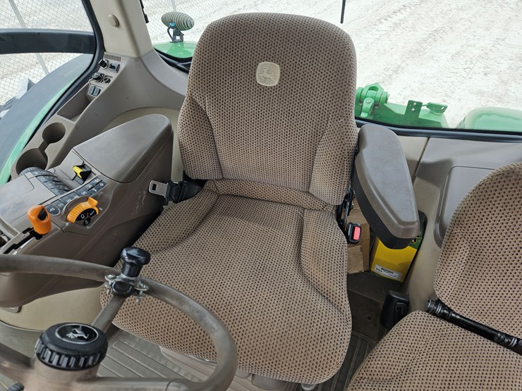 2014-john-deere-8345r-image-16