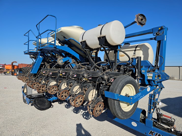 2012-kinze-3660-image-13