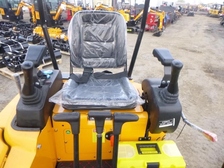 2025-vicsec-vc15p-hydraulic-excavator-image-19