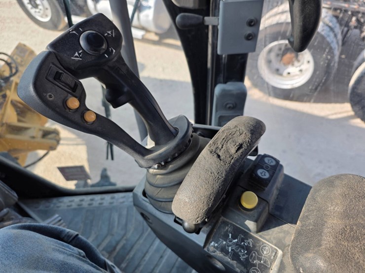 2015-caterpillar-140m3-image-15