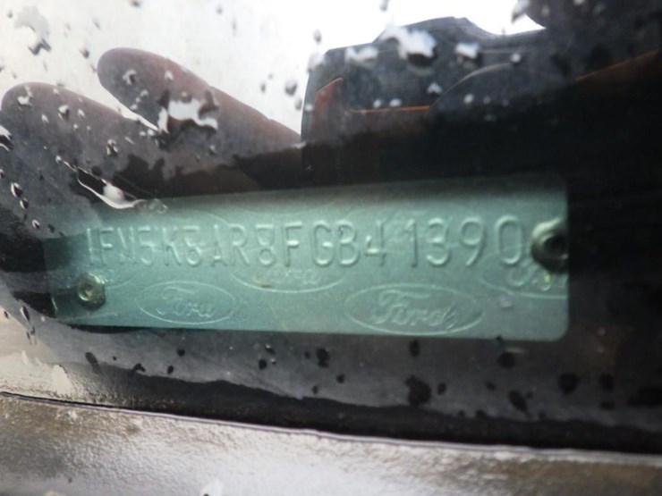 2015-ford-explorer-image-15