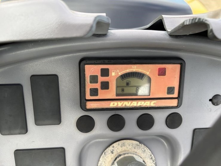 2015-dynapac-cc1200-image-21