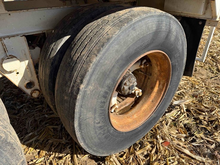 agri-trader-hopper-bottom-image-12