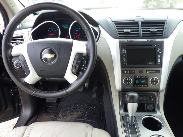 2010-chevrolet-traverse-image-9