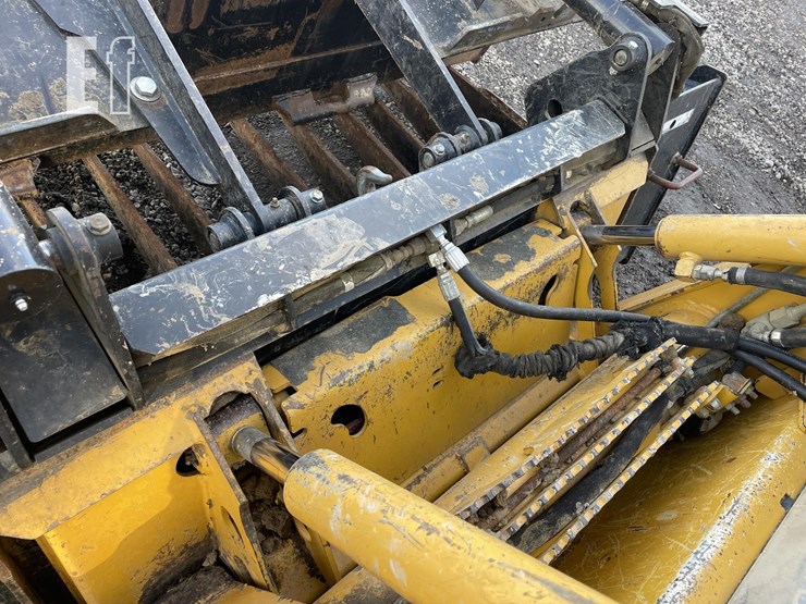 2006-deere-ct322-image-19