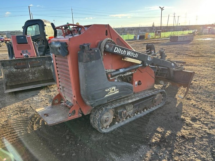 2006-ditch-witch-sk650-image-3