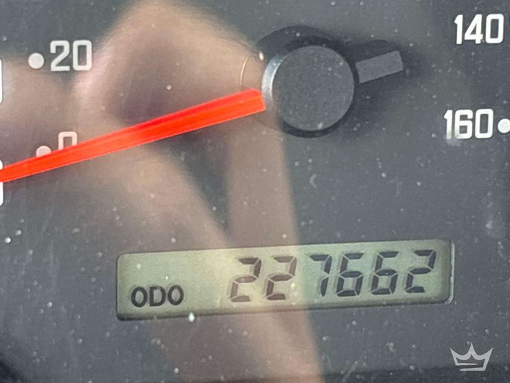 2015-isuzu-npr-image-14