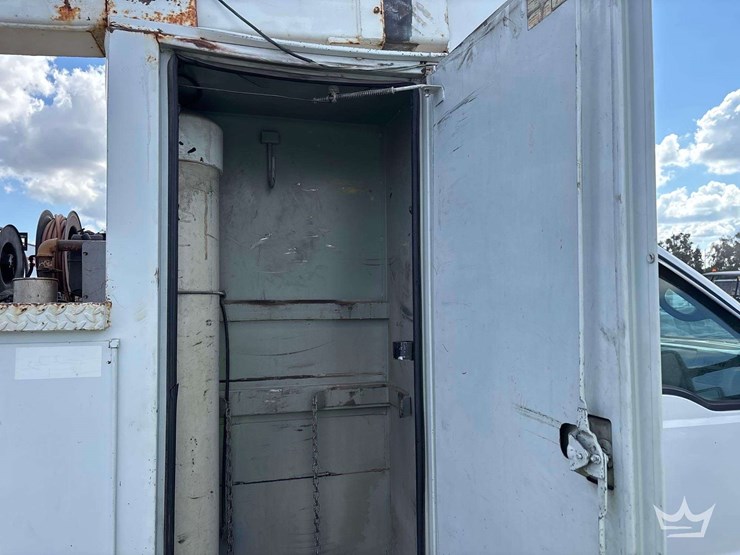 2001-ford-f550-image-38