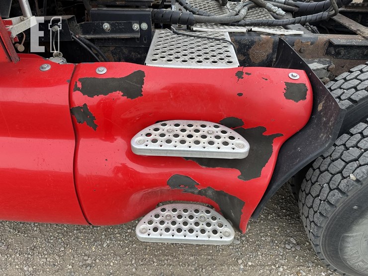 2003-kenworth-t2000-image-21