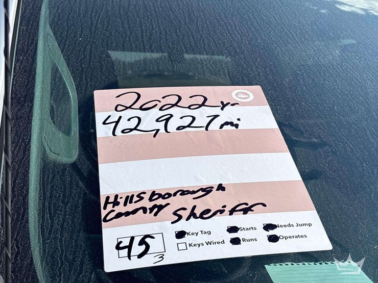 2022-chevrolet-silverado-1500-4x4-crew-cab-pickup-truck-image-32