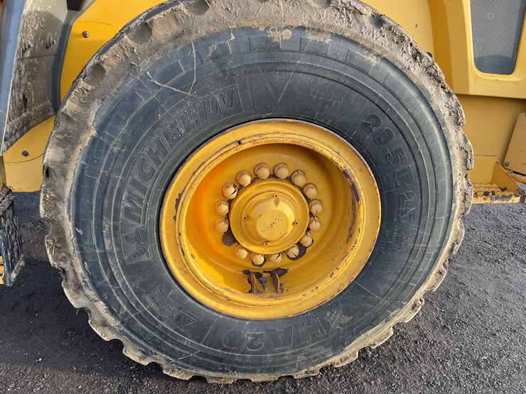 2013-volvo-l70g-image-15